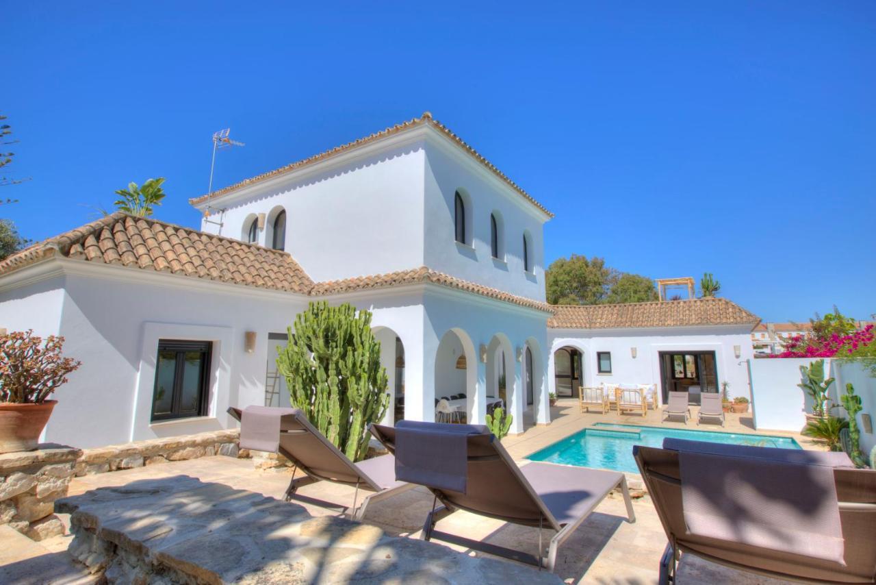 Villa Mas Tranquila - A Stylish Villa With Pool 150 M From The Beach Conil De La Frontera Exterior photo