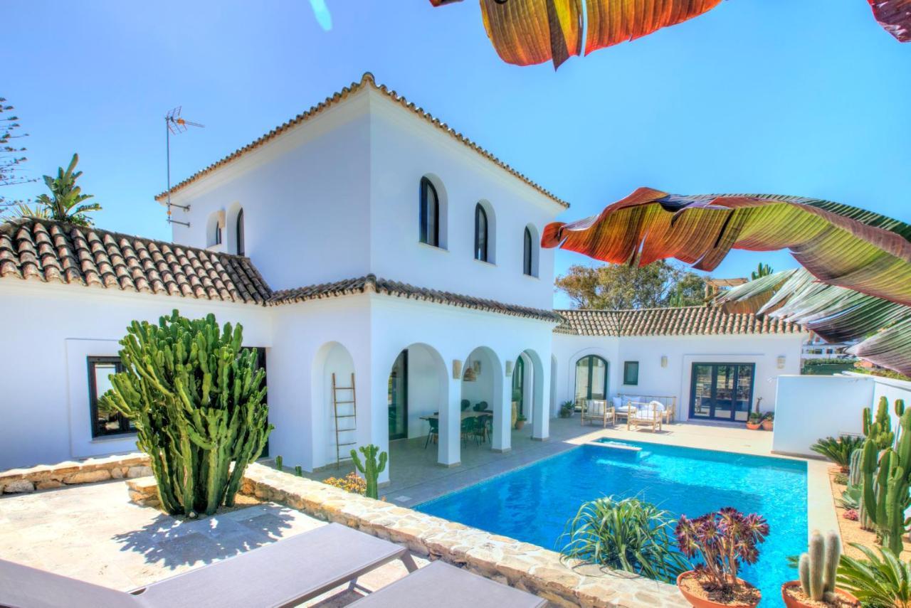 Villa Mas Tranquila - A Stylish Villa With Pool 150 M From The Beach Conil De La Frontera Exterior photo